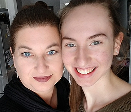 Photo de Michelle (à la gauche) et de sa fille Emma (à la droite).