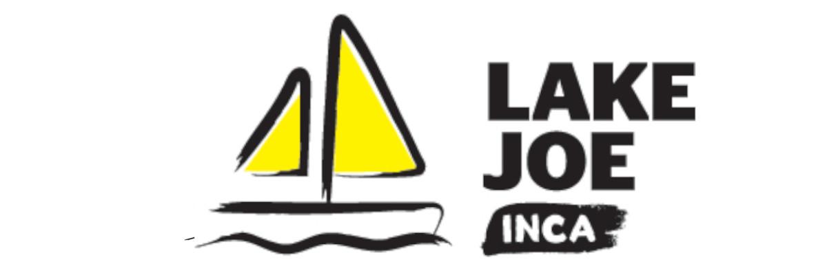 logo du camp Lake Joe d'INCA avec l'icone d'un bateau aux couleurs jaune et noir d'INCA