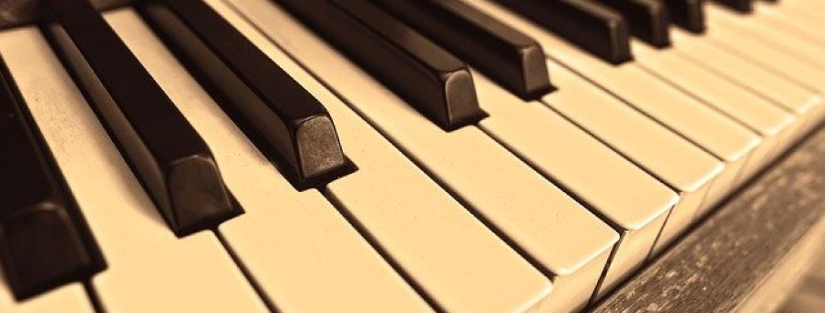 A piano keyboard.