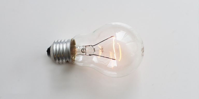 Image d’une ampoule illuminée.