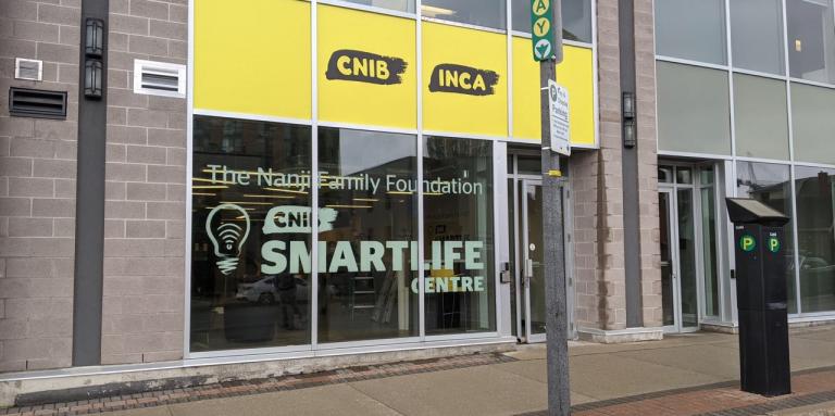 L'extérieur du nouveau hub communautaire et le centre SmartLife d'INCA de la Fondation de la famille Nanji à Barrie, en Ontario.