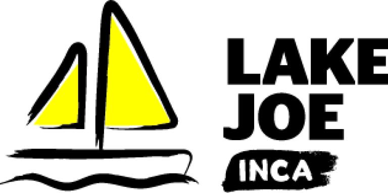logo du camp Lake Joe d'INCA avec l'icone d'un bateau aux couleurs jaune et noir d'INCA