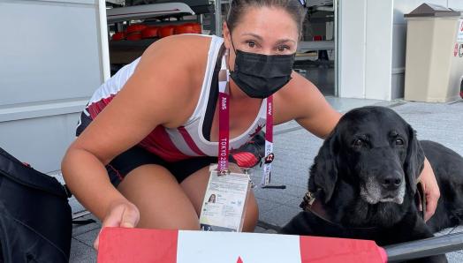 Victoria et son chien guide, Alan